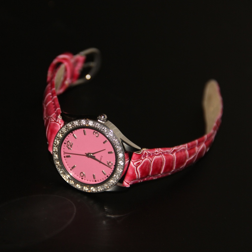 NEW! Pretty Pink Faced Ladies / Girl's Watch